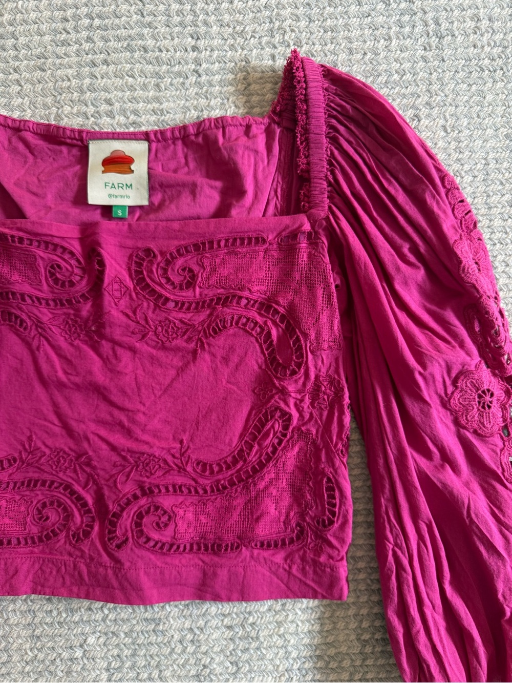 FARM Rio Fuchsia Embroidered Square-Neck Puff Sleeve Crop Top - Picture 2 of 6
